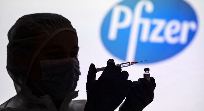 Pfizer, piano per limitare ritardi vaccino a una settimana