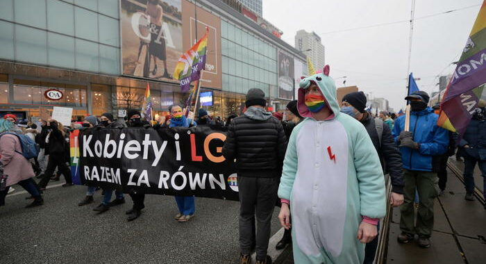 Polonia: entra in vigore il bando quasi totale dell’aborto