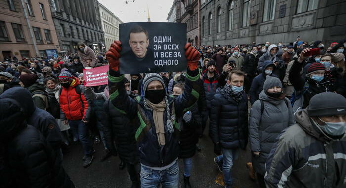 Russia: proteste pro Navalny, oltre 500 arresti
