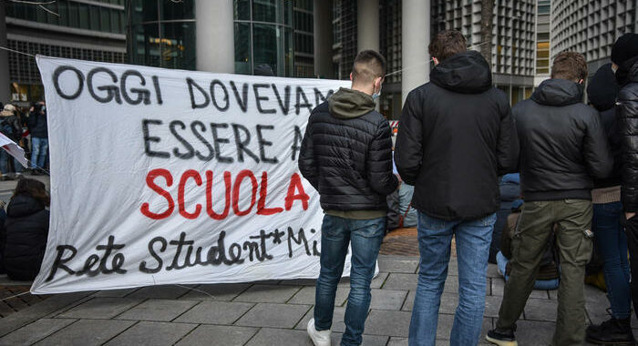 Scuola: a Milano due licei occupati contro Dad