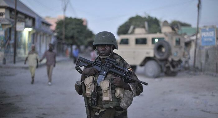 Somalia: media, hotel sotto attacco a Mogadiscio
