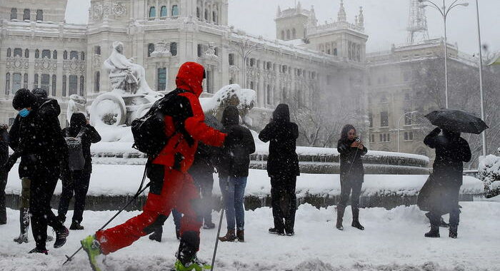 Tempesta di neve in Spagna, tre morti