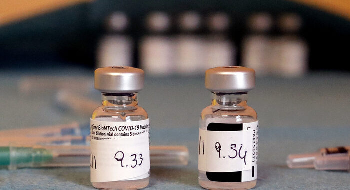 Ue, contatti per altre dosi vaccino BioNtech