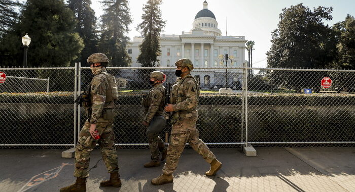 Usa, anche siti incontri bandiscono rivoltosi Campidoglio