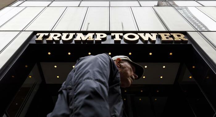 Usa: New York rescinderà contratti con la società di Trump