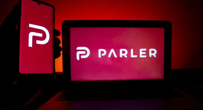 Usa: Parler riappare online con un messaggio di Matze
