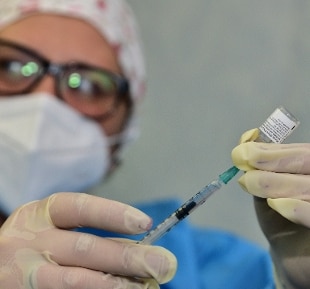 Vaccino: in Italia oltre 455mila somministrazioni