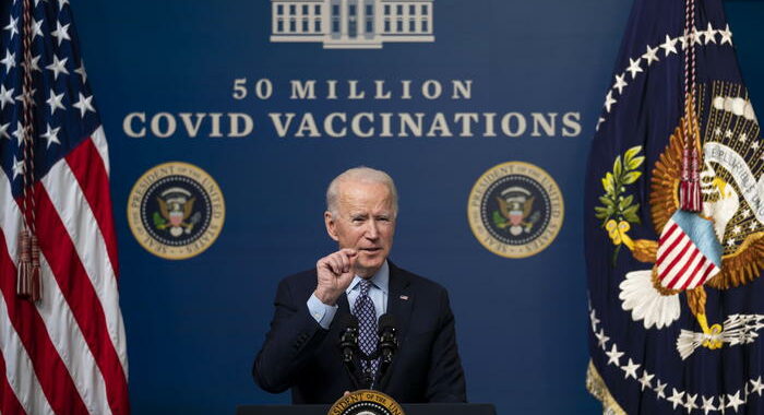 Biden, ‘bene piano vaccini ma non è momento di rilassarsi’