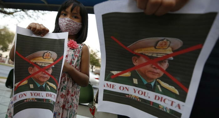 Birmania: capo esercito giustifica golpe,’frodi elettorali’
