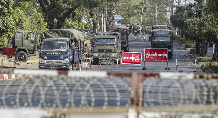 Birmania: Cina, il golpe non è quello che vogliamo vedere