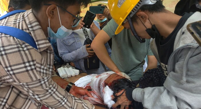 Birmania: la polizia reprime le proteste, almeno 9 morti