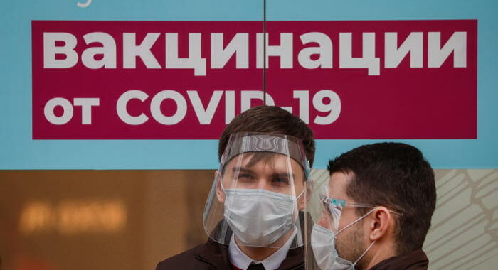 Covid: in Russia 15mila casi in 24 ore e 553 morti
