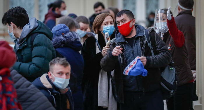 Covid: Russia, 17.648 nuovi casi, il minimo dal 28 ottobre