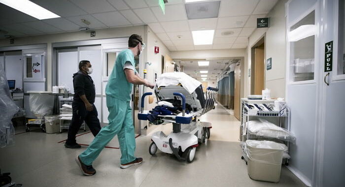 Covid: Usa, ieri 93.166 casi e 3.219 decessi