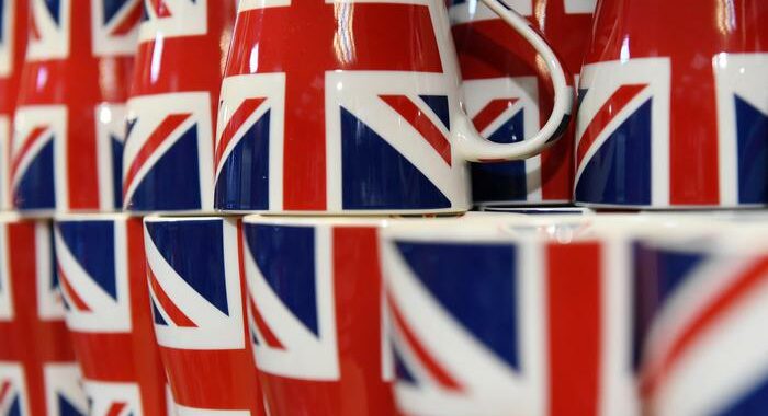 Gb, rimbalzo Pil in ultimo trimestre +1%, in 2020 -9,9%