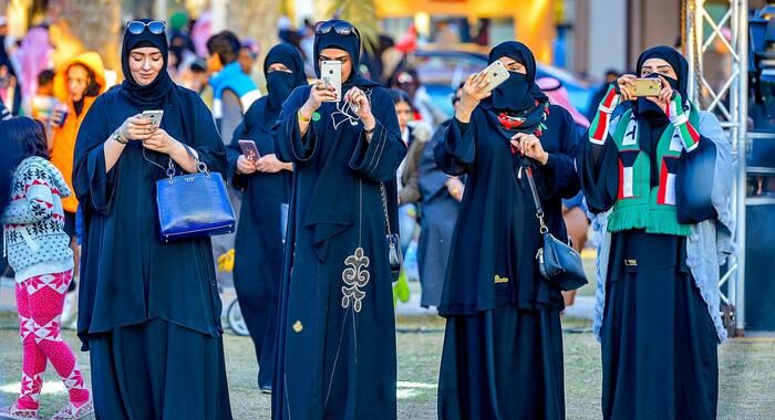 Golfo: donne denunciano abusi con campagna social #MeToo