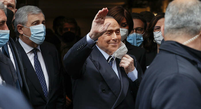 Governo: Berlusconi, sostegno a Draghi, scelga in autonomia