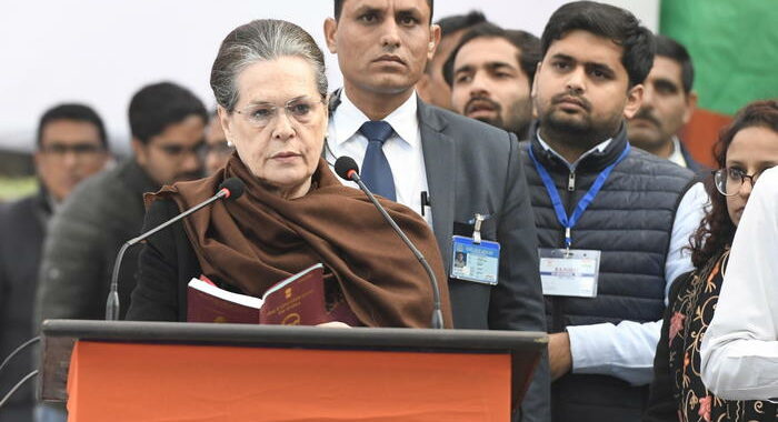 India: Sonia Gandhi sotto attacco, ‘impone cultura italiana’
