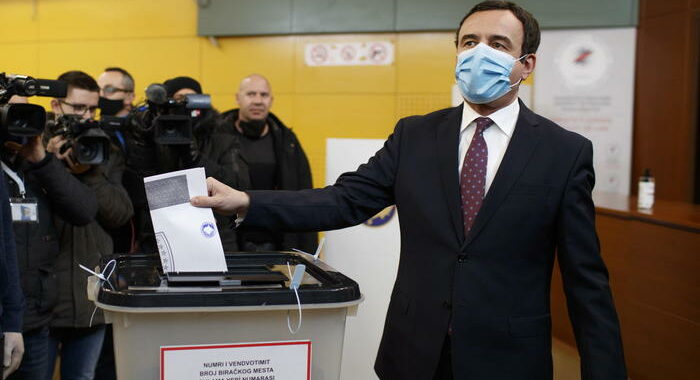 Kosovo: aperti i seggi per legislative anticipate
