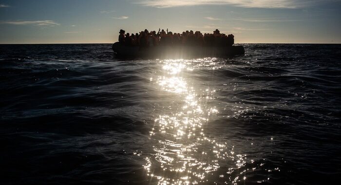 Migranti: 422 su Ocean Viking, 8 hanno Covid. ‘Dateci porto’