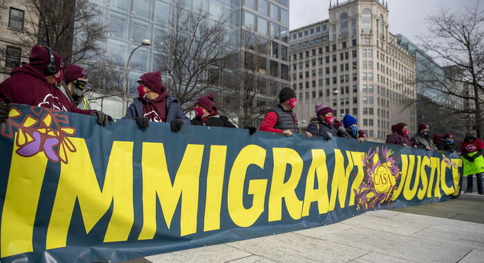 Usa: polizia espelle 72 immigrati ad Haiti, anche minori