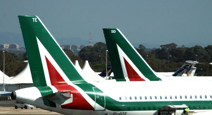 Alitalia: mandato governo a negoziare con Ue piano per Ita