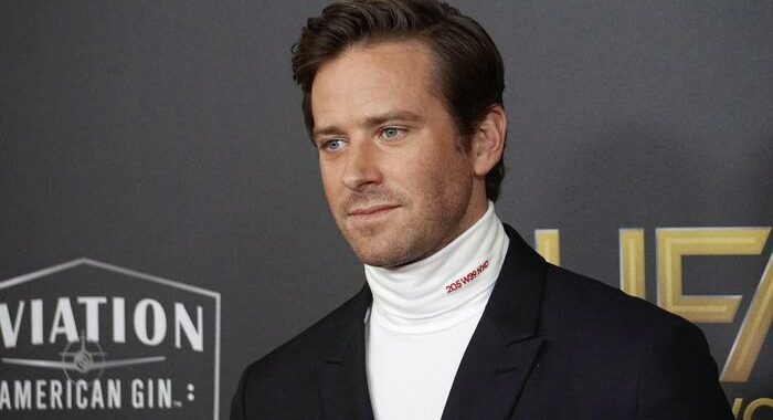 Armie Hammer estromesso da un altro film dopo accuse di stupro