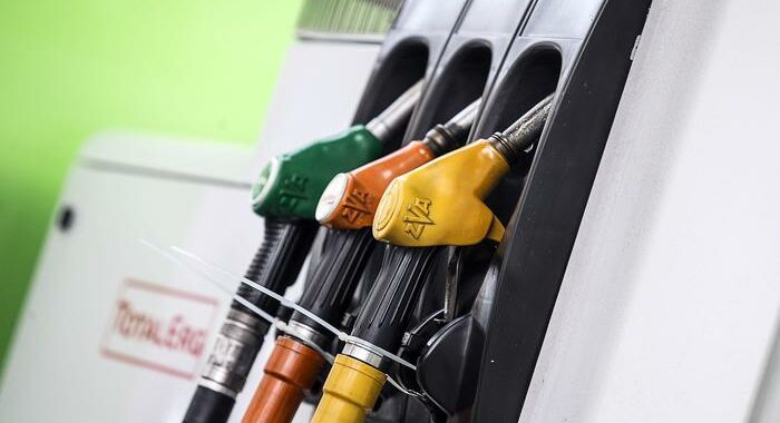 Benzina: prezzo sale dell’1% in 7 giorni, verde a 1,536 euro
