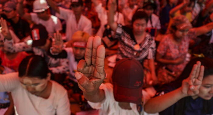 Birmania: 3 morti nella notte a Rangoon