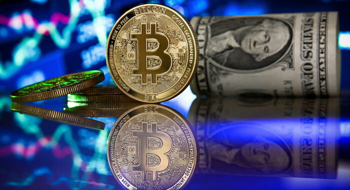 Bitcoin vola a nuovo record, supera i 60.000 dollari