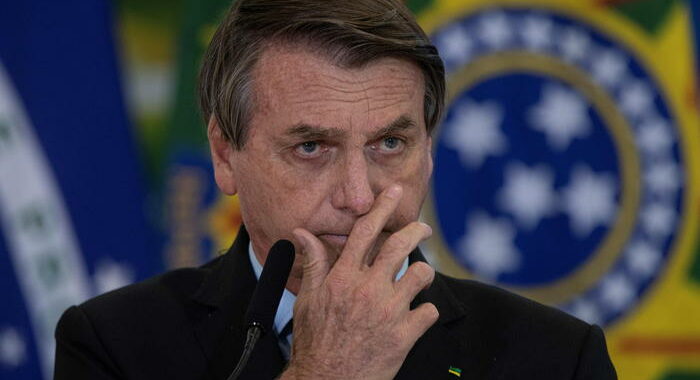 Brasile: Bolsonaro annuncia rimpasto, via 6 ministri