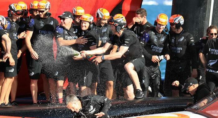 Coppa America, Burling a Luna Rossa: “Ben fatto e grazie”