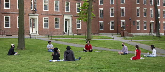 Covid: Harvard prevede il ritorno nel campus in autunno