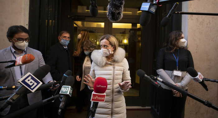 Covid: Meloni, chi difese Arcuri oggi plaude a Draghi