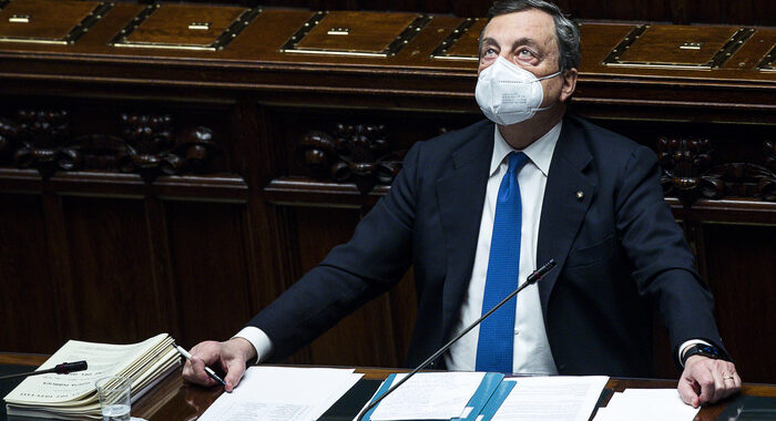 Draghi, interverremo su operatori sanitari non vaccinati