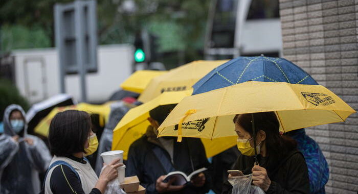 Hong Kong: Cina scoraggerà con forza le interferenze esterne