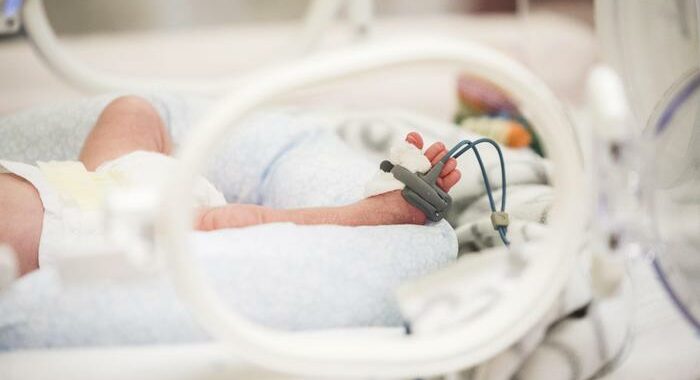 Intervento salvavita al cuore per neonato ‘piuma’