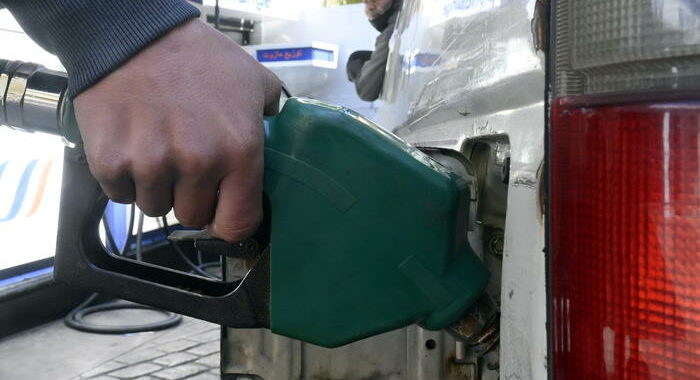 Istat, l’inflazione sale a 0,8% a marzo spinta da carburanti