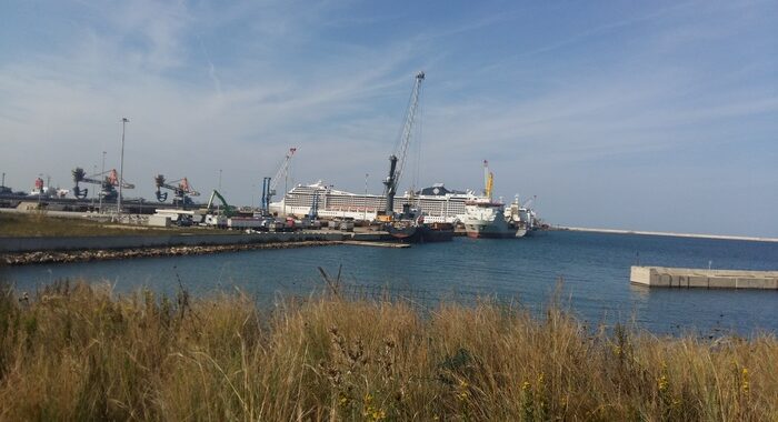 Lavori porto Brindisi, 6 indagati, anche presidente Autorità