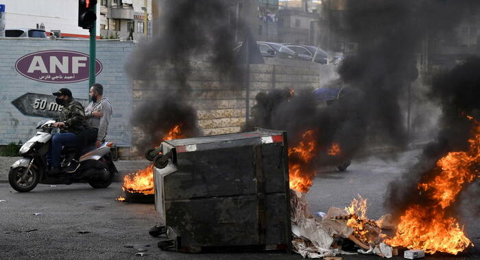 Libano: cresce rabbia per carovita, quarto giorno proteste