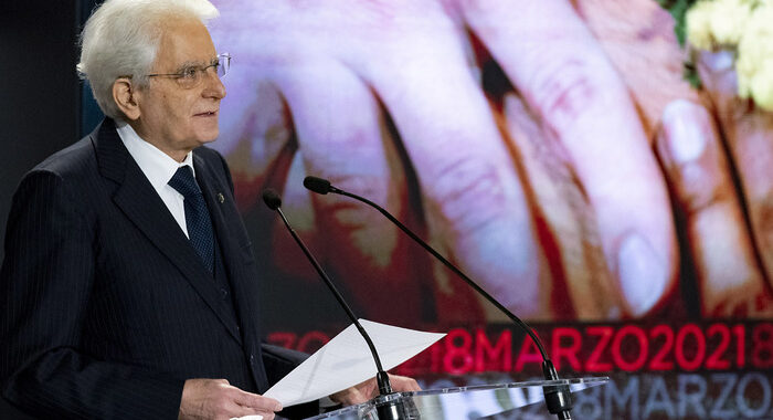 Mattarella allo Spallanzani per vaccinarsi