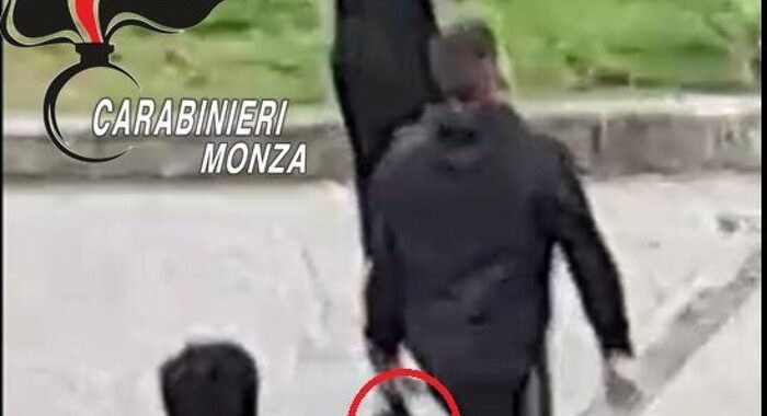 Maxi rissa tra ragazzi con machete in Brianza