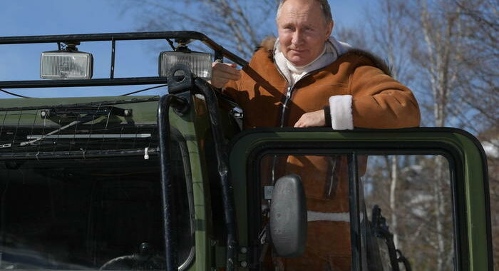 Putin, ‘no Ue a Sputnik? Difende interessi, non persone’