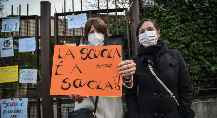 Scuola: sciopero contro la dad, manifestazioni in 60 città