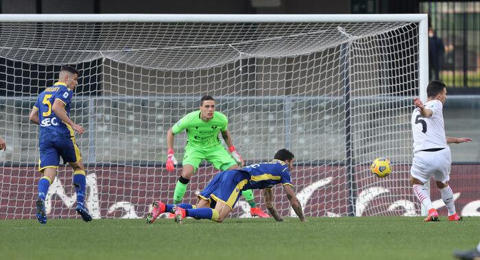 Serie A: Milan vince 2-0 a Verona, Crotone batte 4-2 il Toro