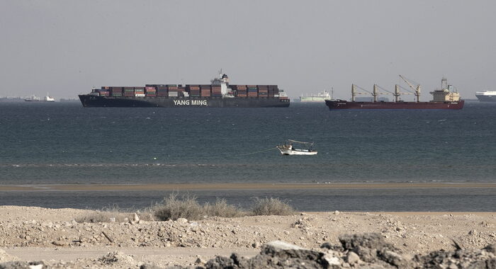 Suez: fallisce tentativo di sbloccare la nave