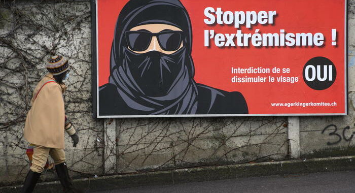 Svizzera al voto su referendum anti-burqa