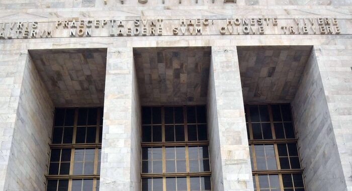 Banda creava falsi testamenti per intascare eredità, indagini