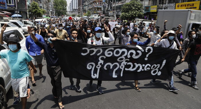 Birmania: manifestazioni a Yangon, l’Asean stia con il popolo