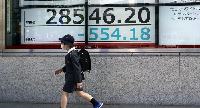 Borsa: a Tokyo apertura in calo (-0,31%)